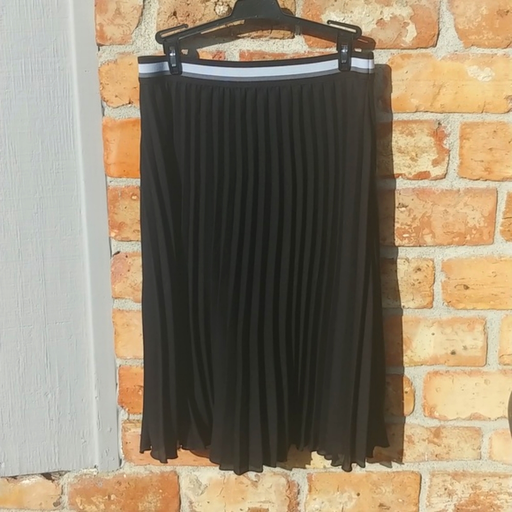 Black Pleated Midi Skirt